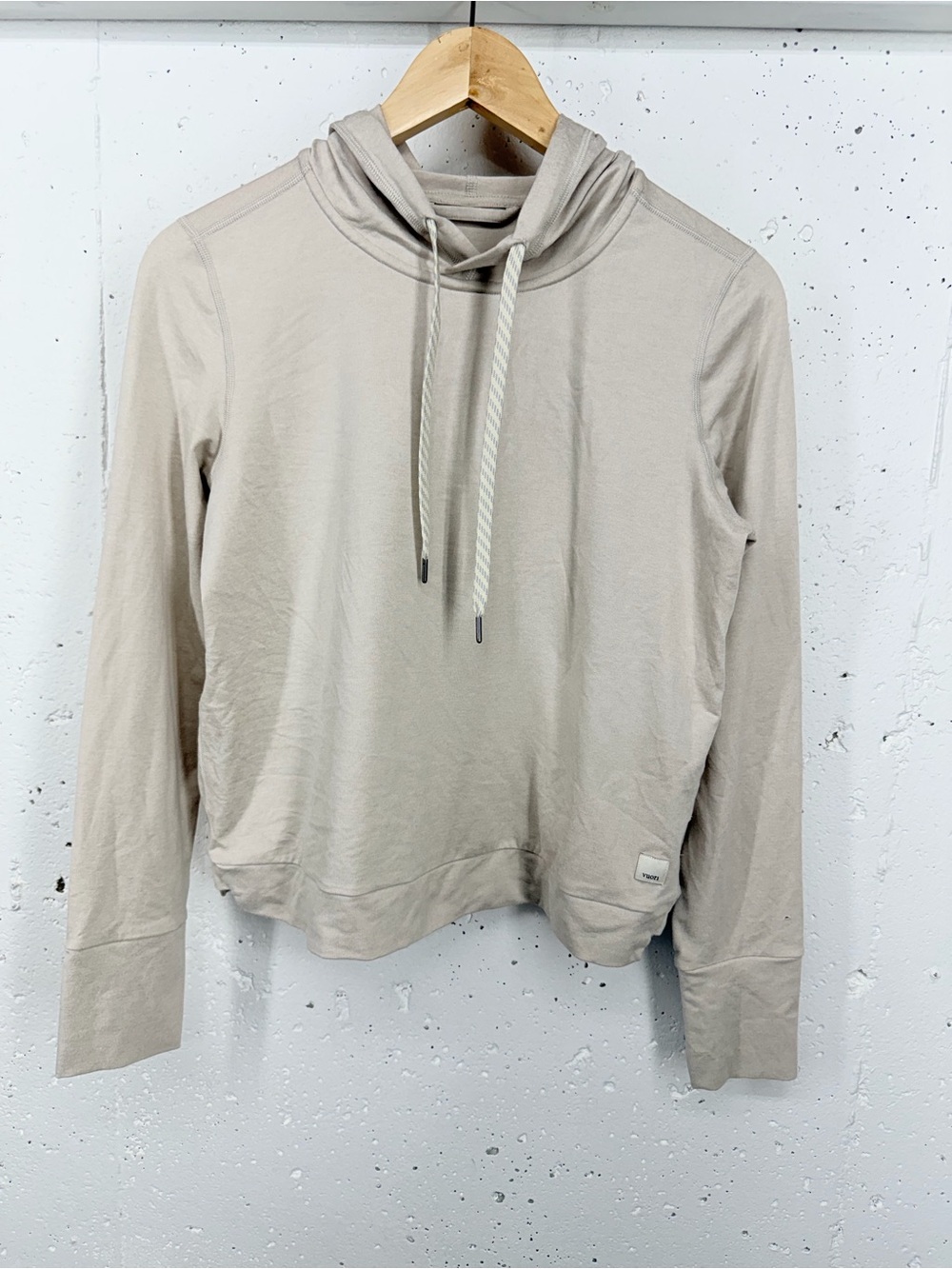 Vuori Women's size XS Halo Heavy Cream Essential Boxy Crop Hoodie READ
